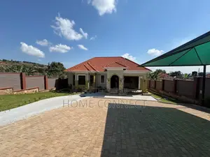 4bdrm Bungalow in Najjera 2, Central Division for sale