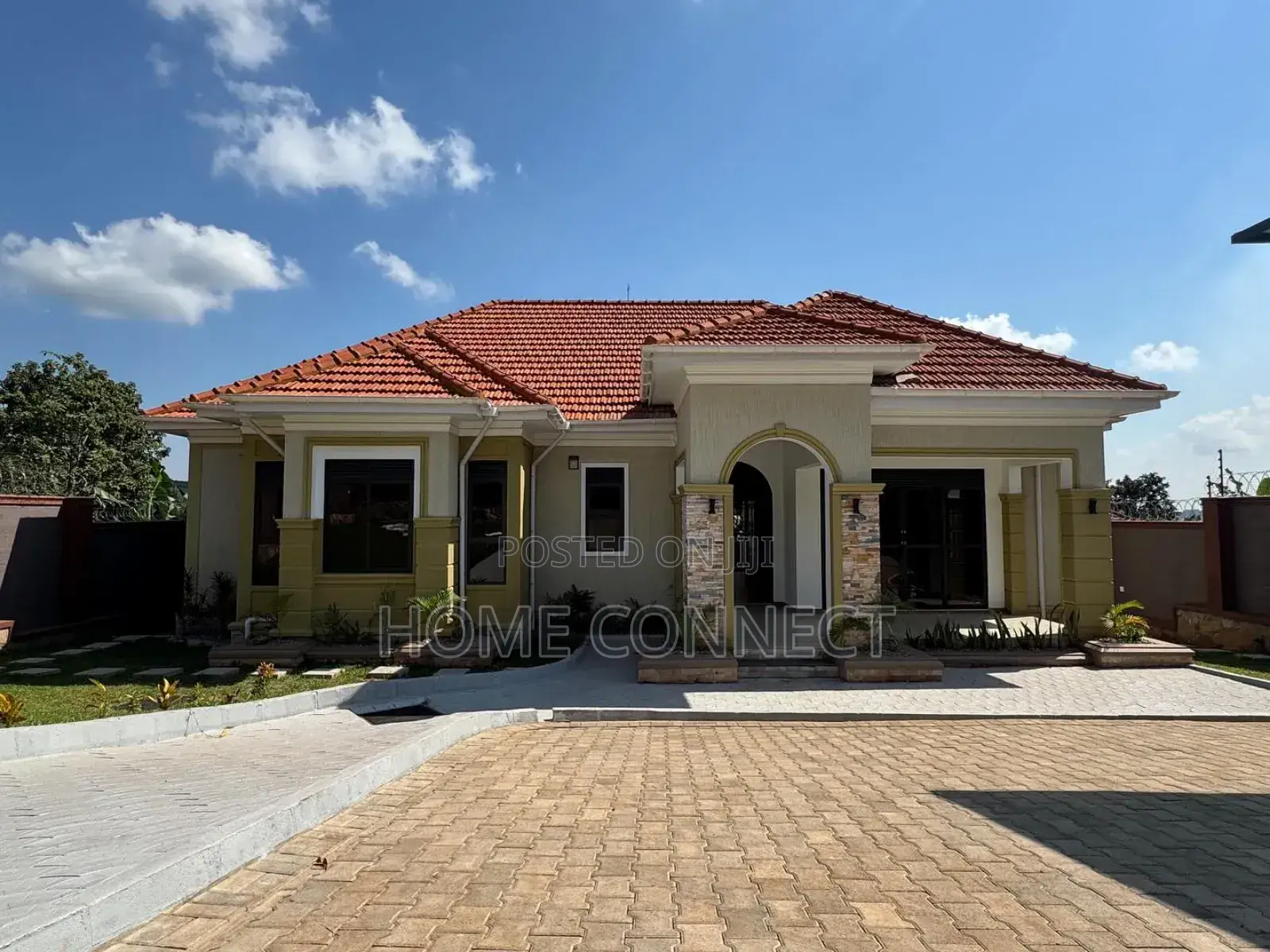 4bdrm Bungalow in Najjera 2, Central Division for sale