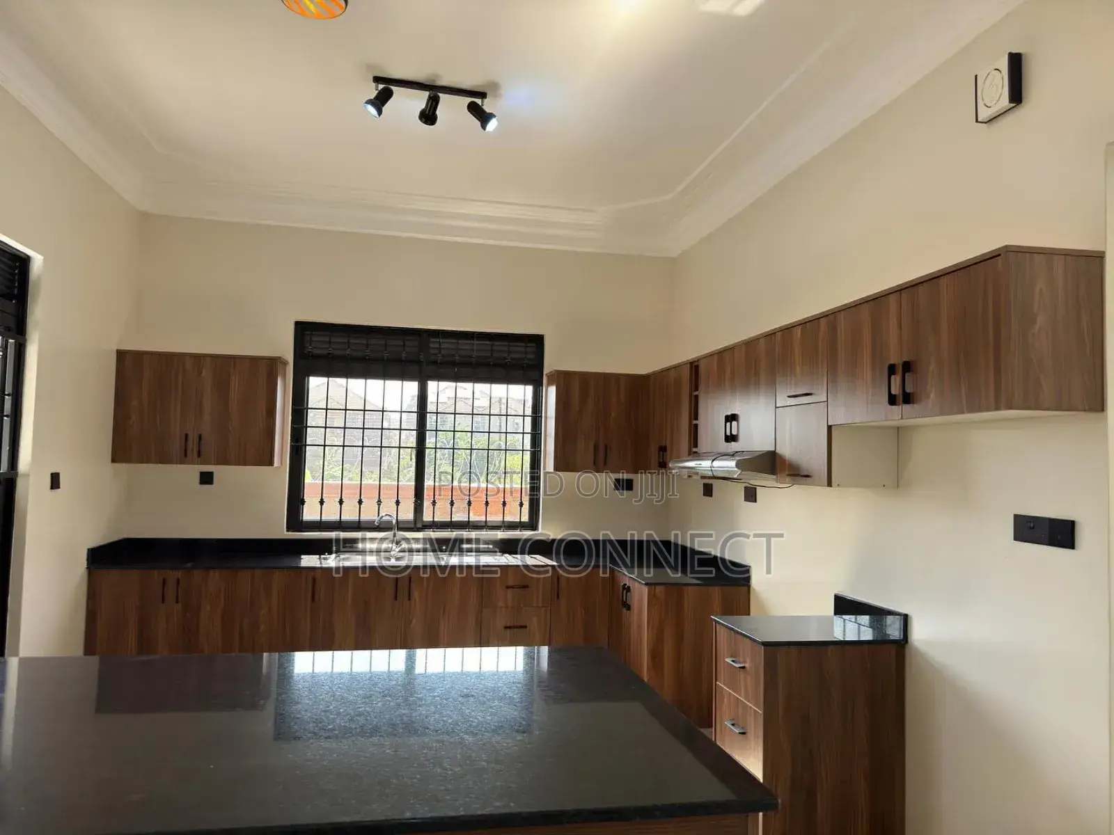 4bdrm Bungalow in Najjera 2, Central Division for sale