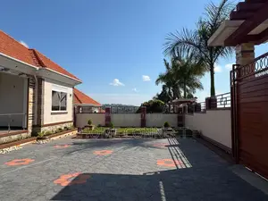 4bdrm Bungalow in Bwebajja Akright, Central Division for sale