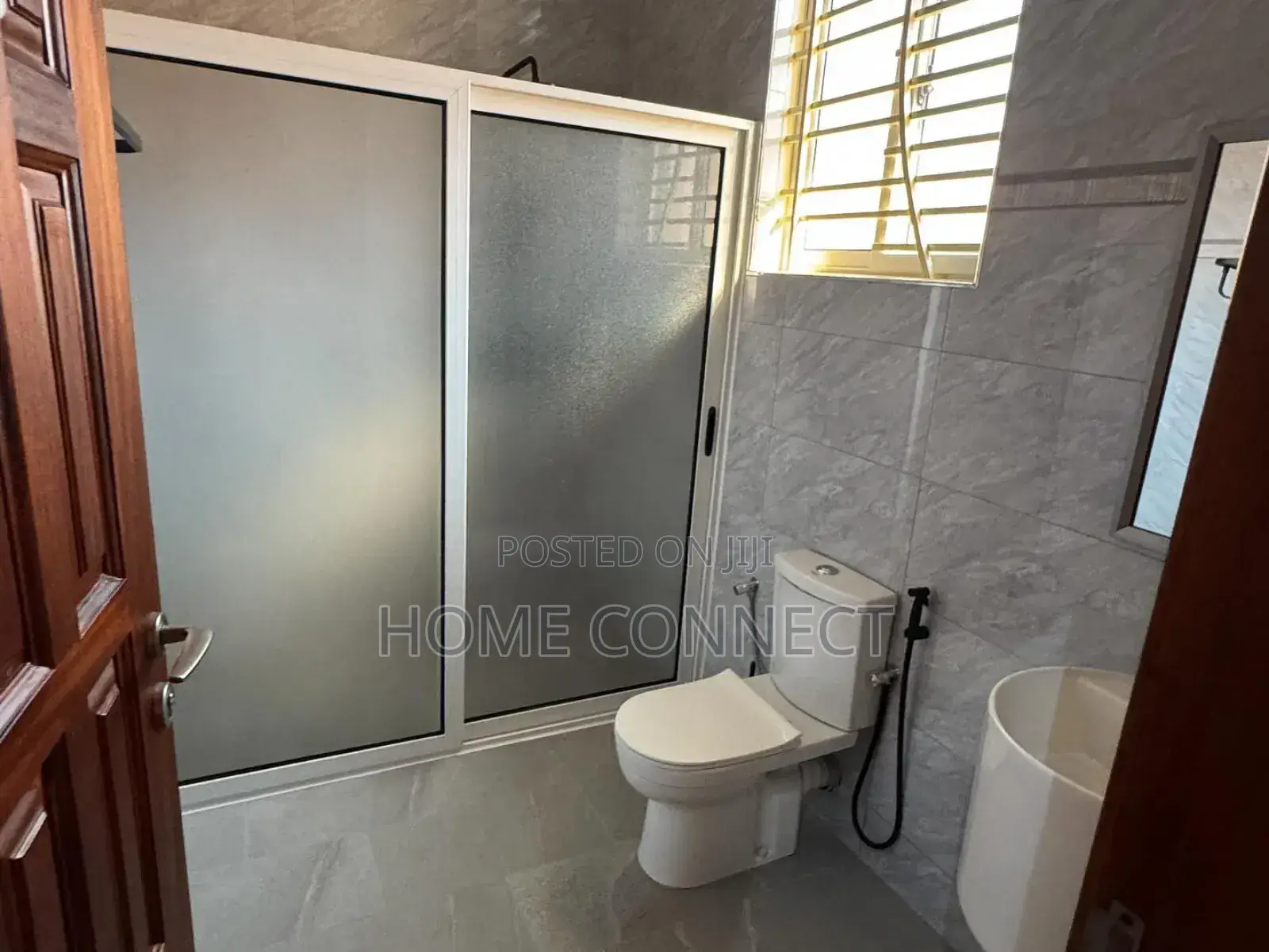 4bdrm Bungalow in Bwebajja Akright, Central Division for sale