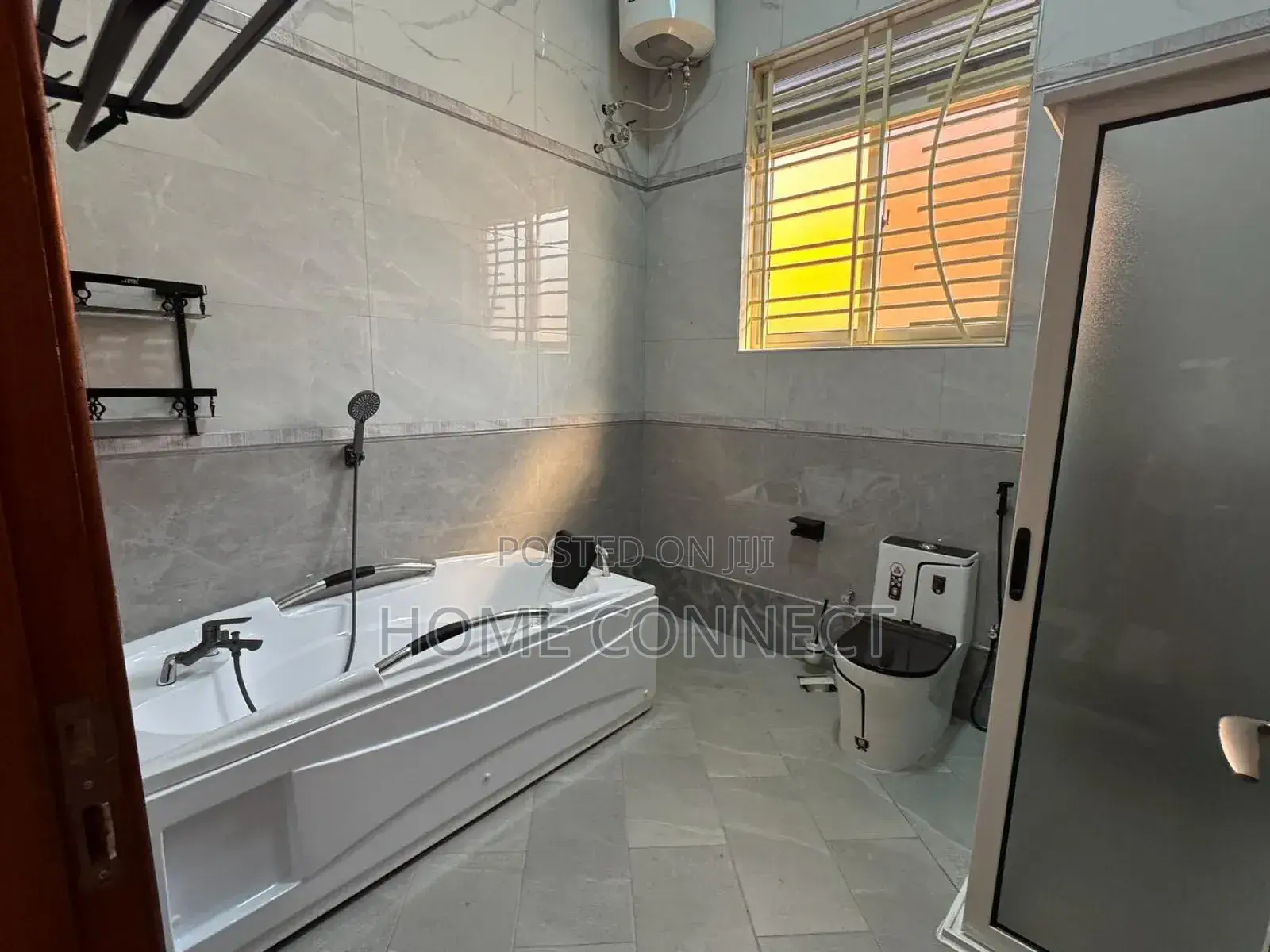 4bdrm Bungalow in Bwebajja Akright, Central Division for sale