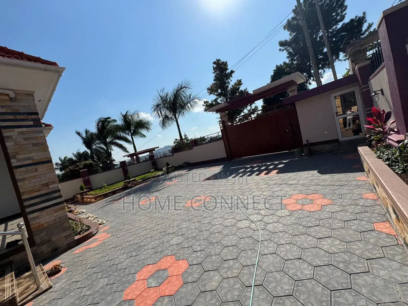 4bdrm Bungalow in Bwebajja Akright, Central Division for sale