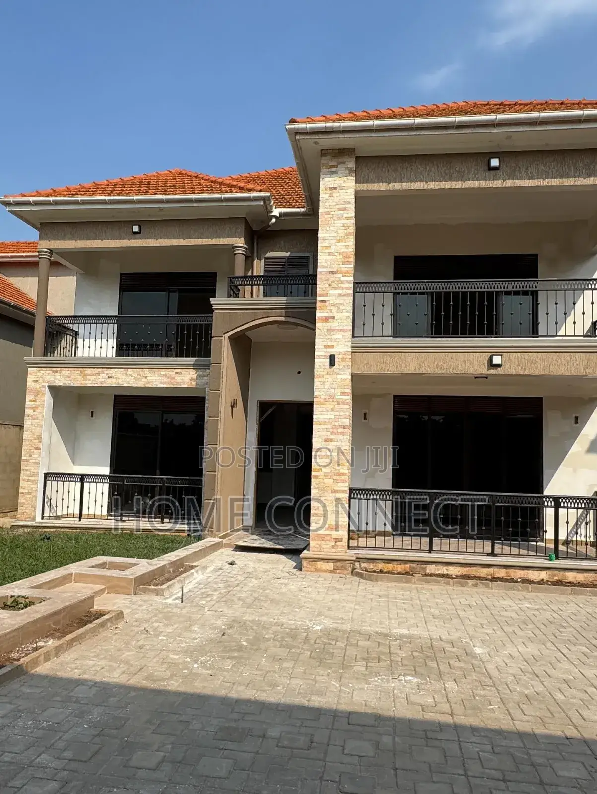 5bdrm Duplex in Buwate, Central Division for sale