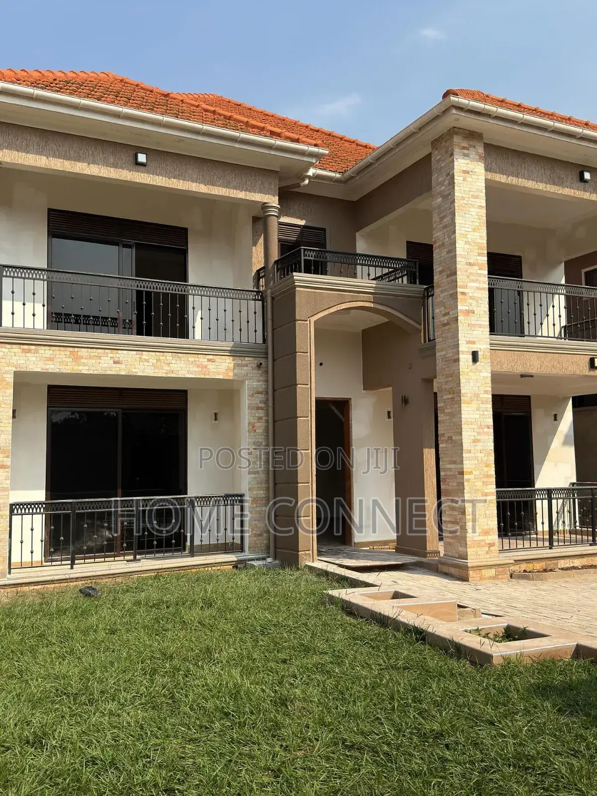5bdrm Duplex in Buwate, Central Division for sale