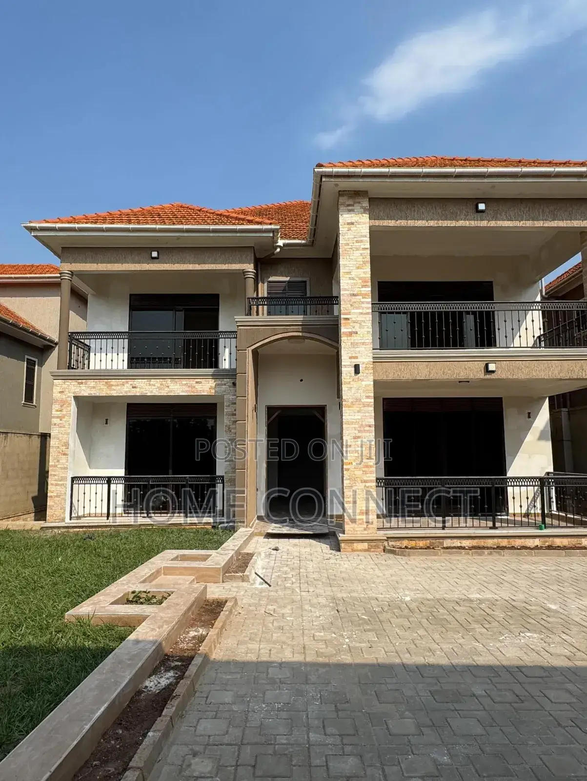 5bdrm Duplex in Buwate, Central Division for sale