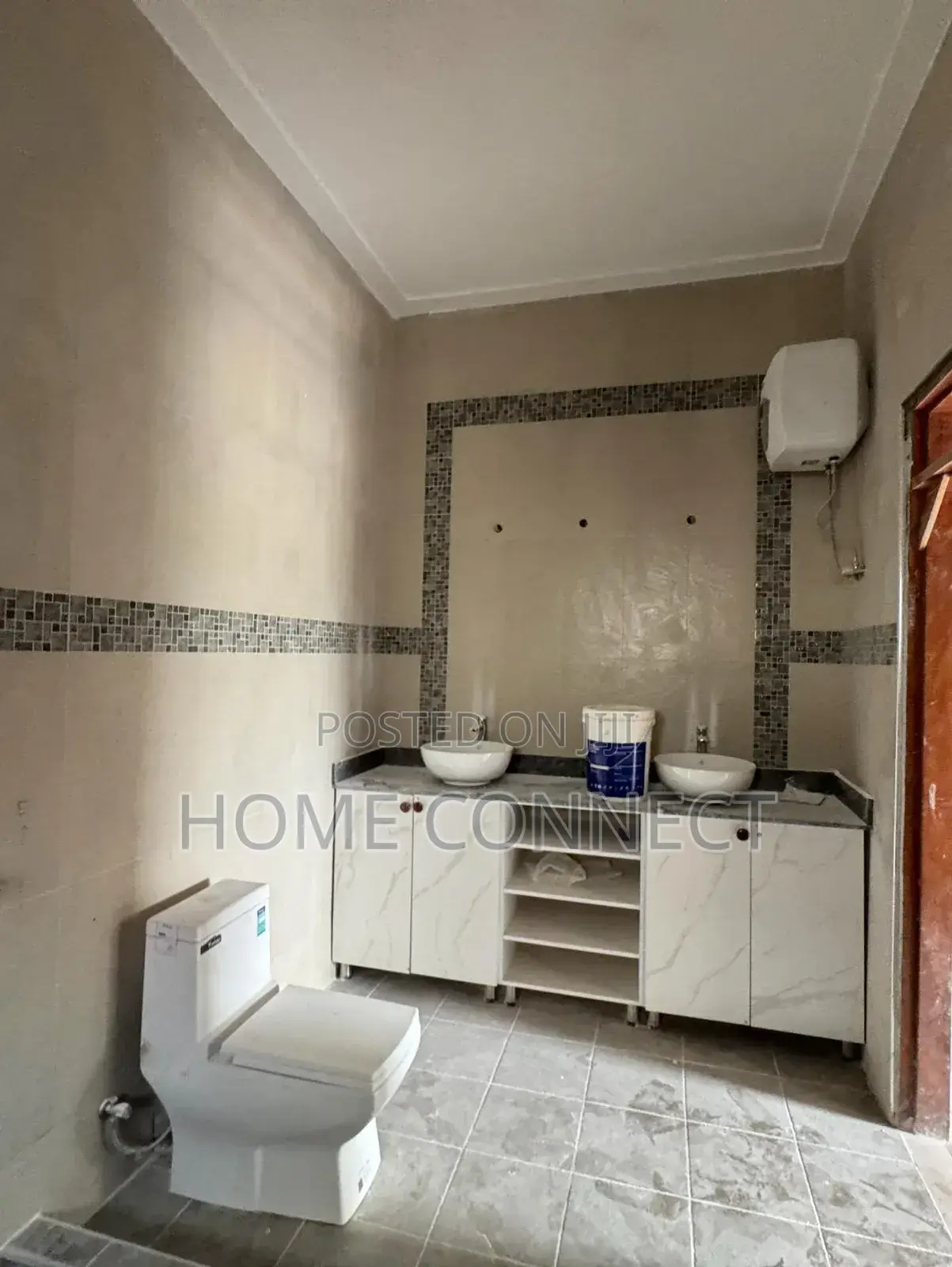 5bdrm Duplex in Buwate, Central Division for sale