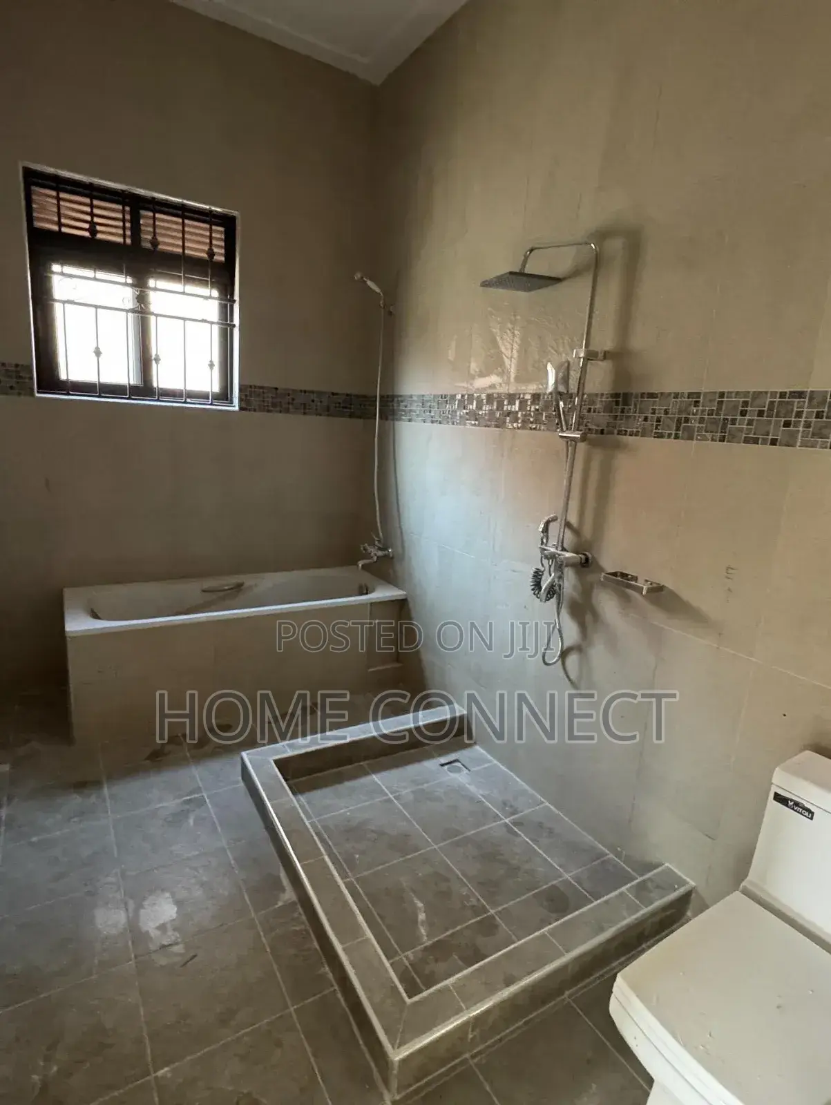 5bdrm Duplex in Buwate, Central Division for sale