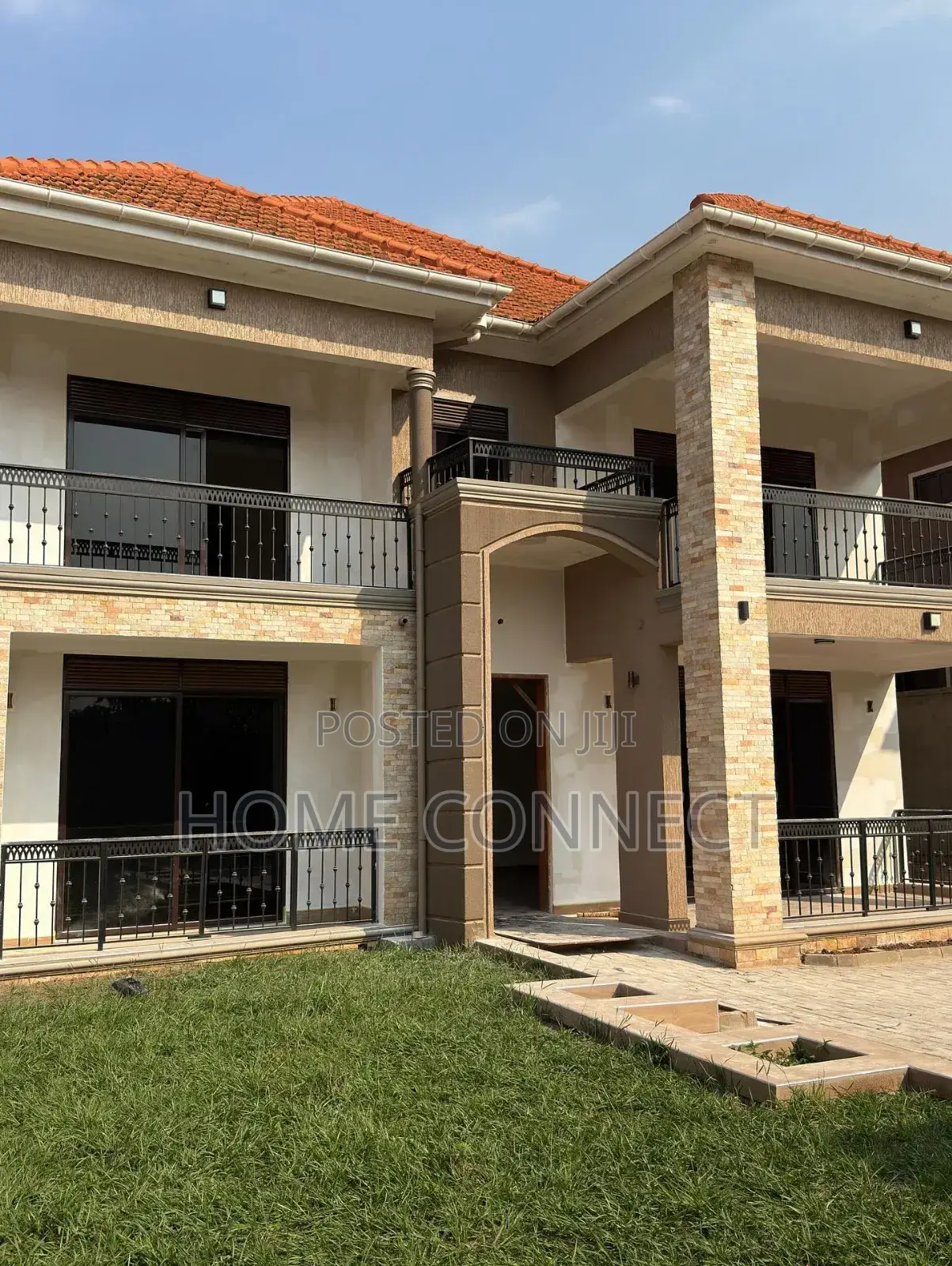5bdrm Duplex in Buwate, Central Division for sale