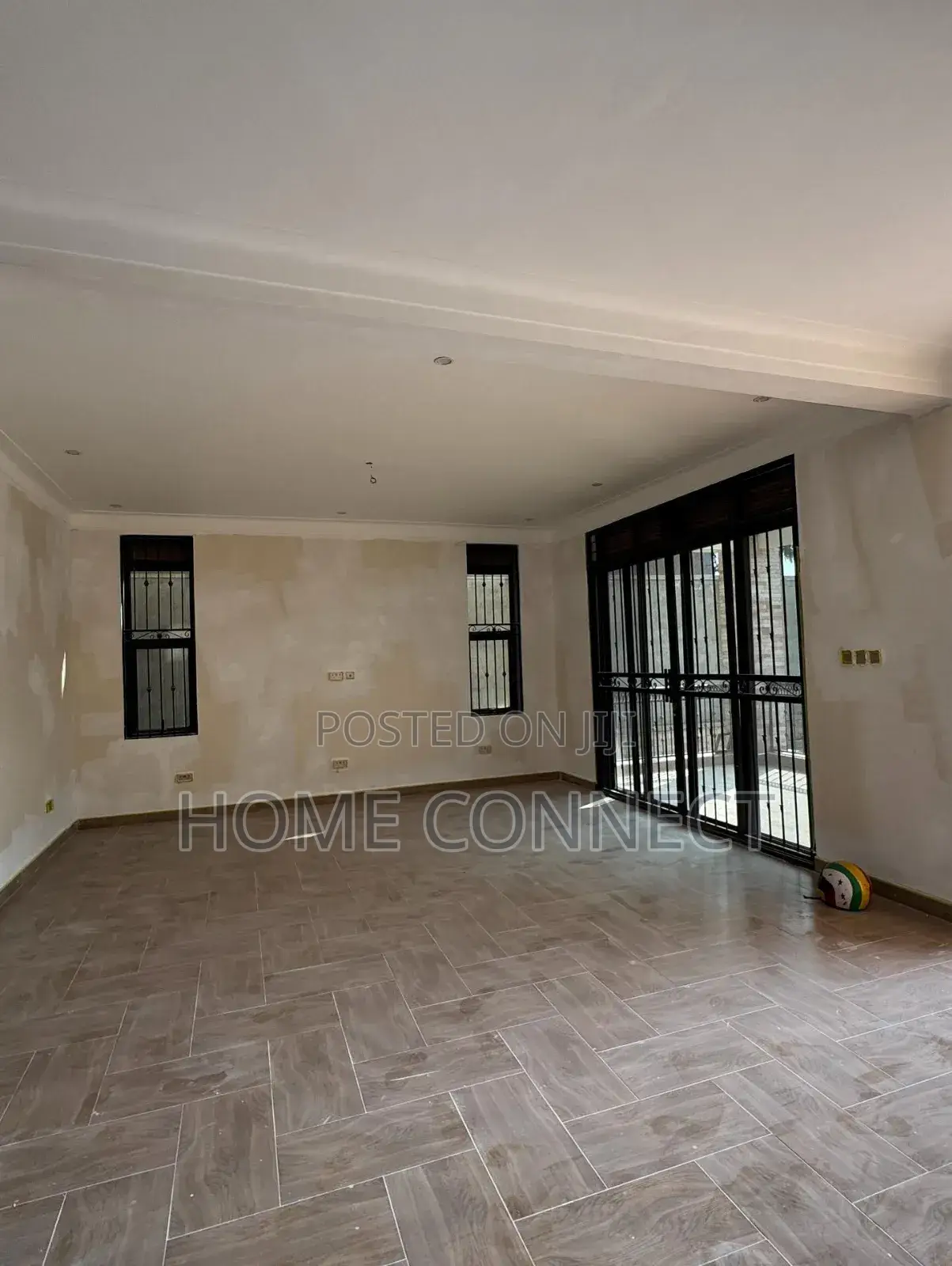 5bdrm Duplex in Buwate, Central Division for sale