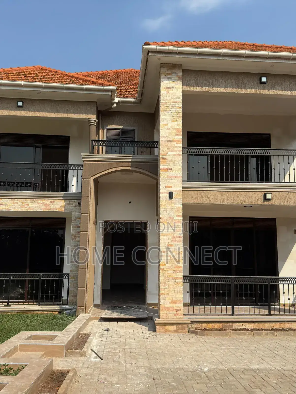5bdrm Duplex in Buwate, Central Division for sale