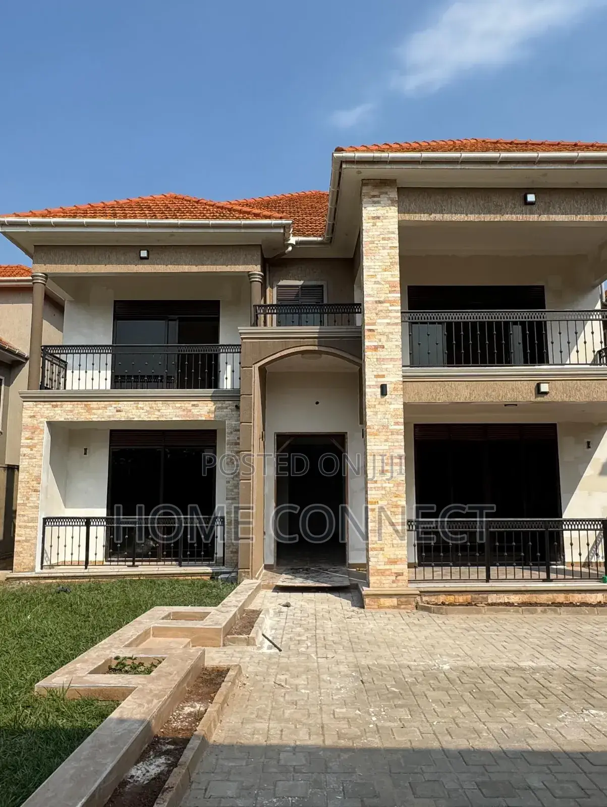 5bdrm Duplex in Buwate, Central Division for sale