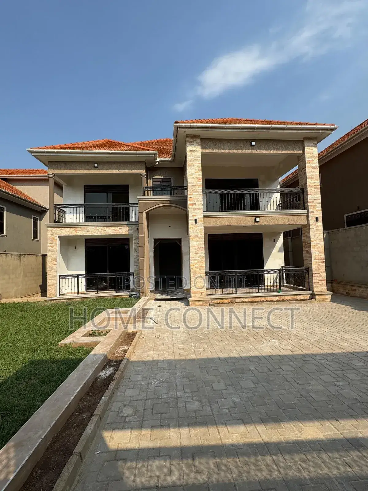 5bdrm Duplex in Buwate, Central Division for sale