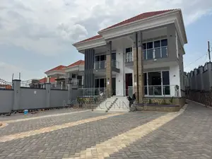 5bdrm Duplex in Kyanja, Central Division for sale