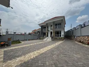 5bdrm Duplex in Kyanja, Central Division for sale