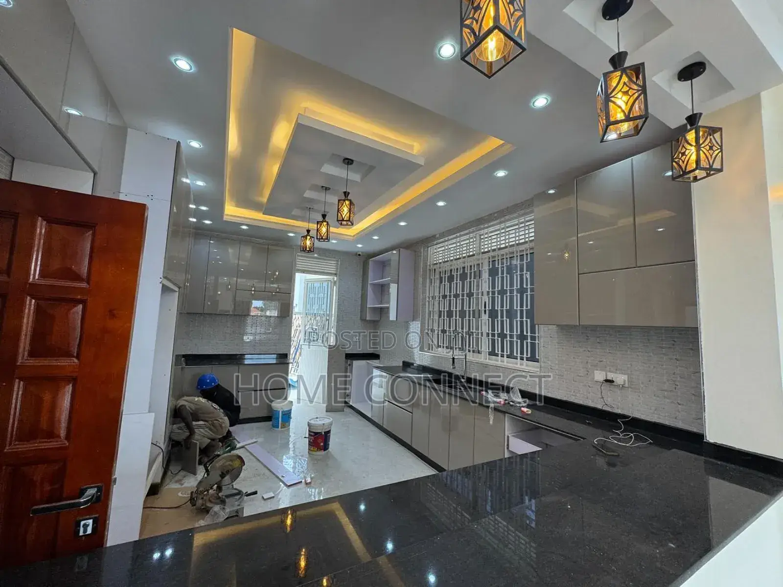 5bdrm Duplex in Kyanja, Central Division for sale