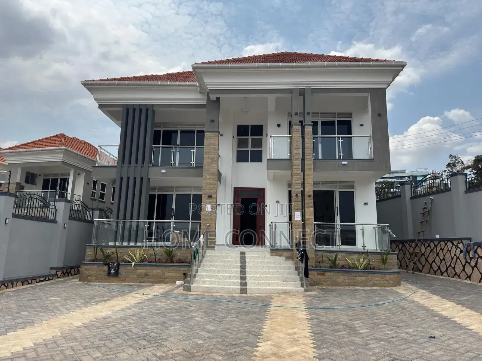 5bdrm Duplex in Kyanja, Central Division for sale