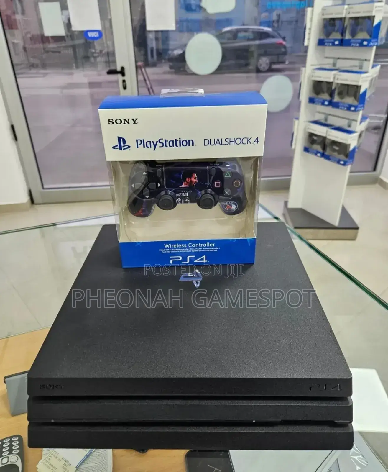 Playstation 4 Pro 1tb With Games Plus 2 Pads