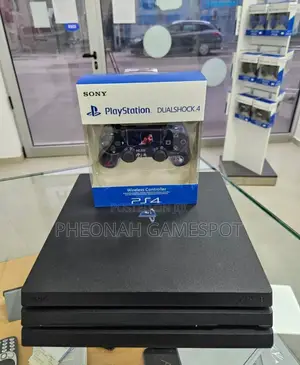 Playstation 4 Pro 1tb With Games Plus 2 Pads