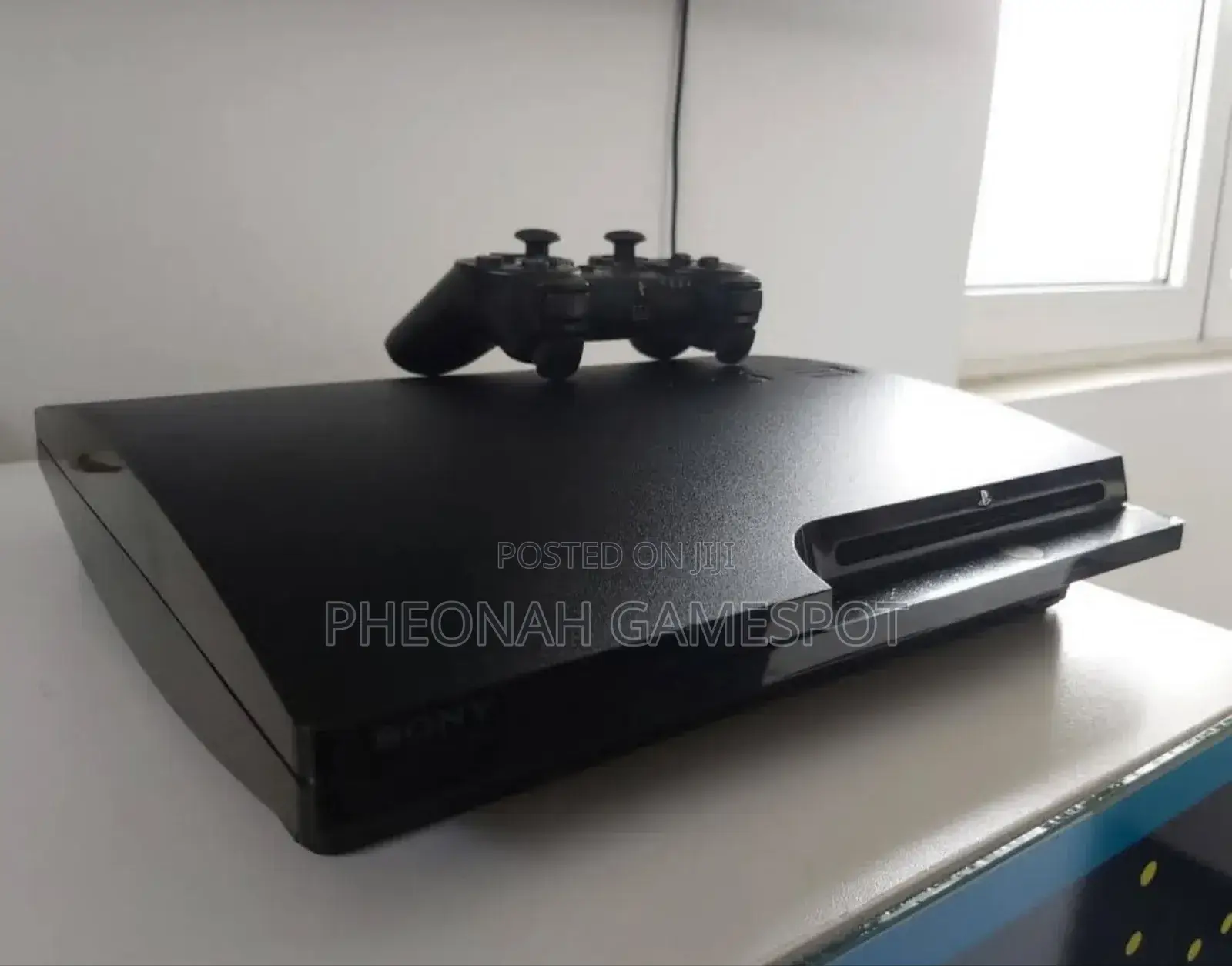 Playstation 3 Slim Ku Beeyi Layisi. Comes With 25 Games and 2 Pads