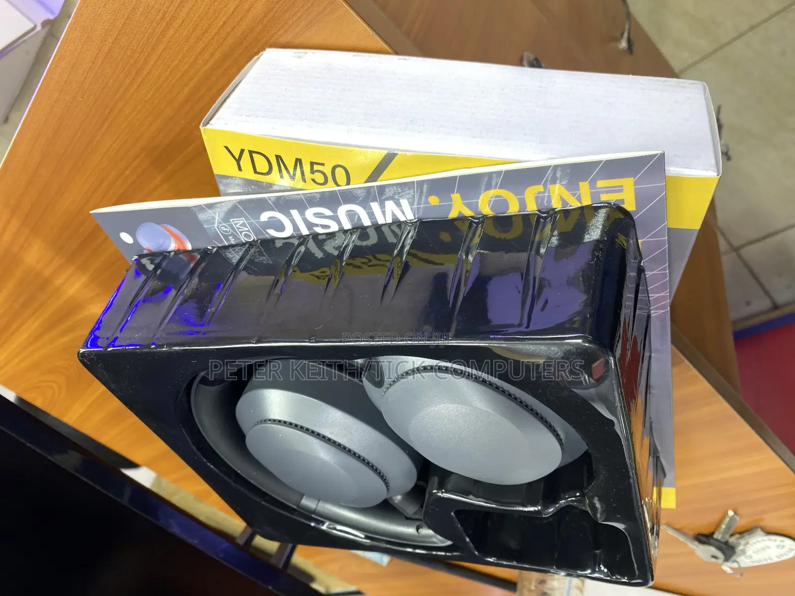 Wireless Bluetooth Headphones With Option Plug in Jack Cable 3.5mm,