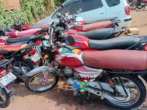 TVS HLX 125 2023 Red