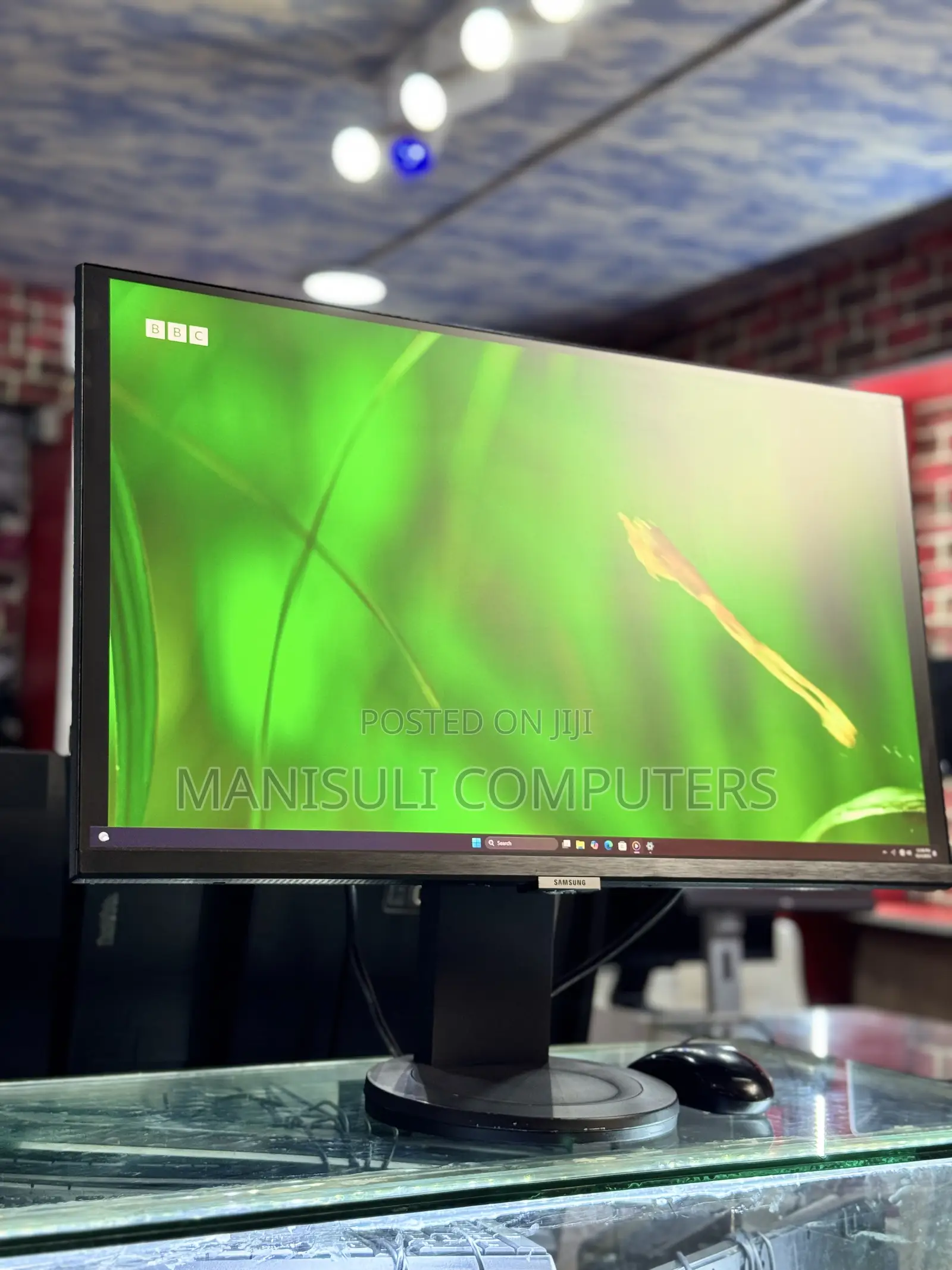 Samsung 27.4 Inch Screen Ips Ultra Gaming Monitor Type C Hdmi