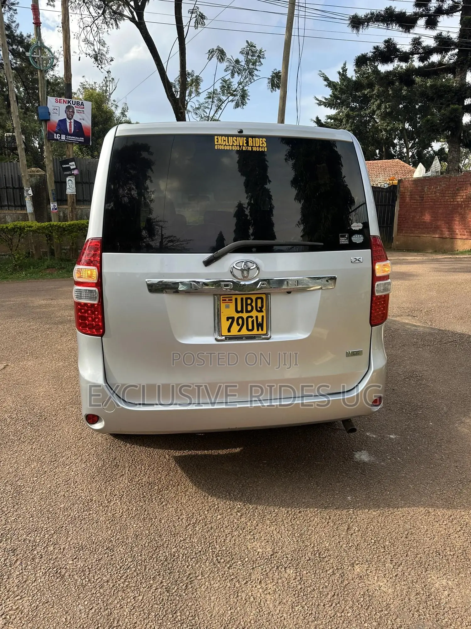 Toyota Noah 2011 White