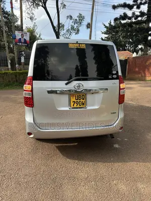 Toyota Noah 2011 White