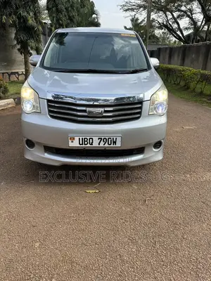 Toyota Noah 2011 White