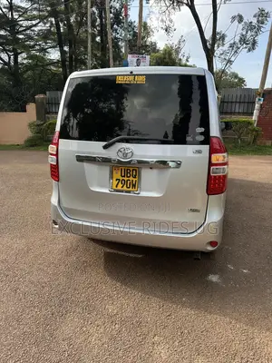 Toyota Noah 2011 White