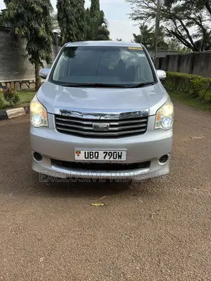 Toyota Noah 2011 White