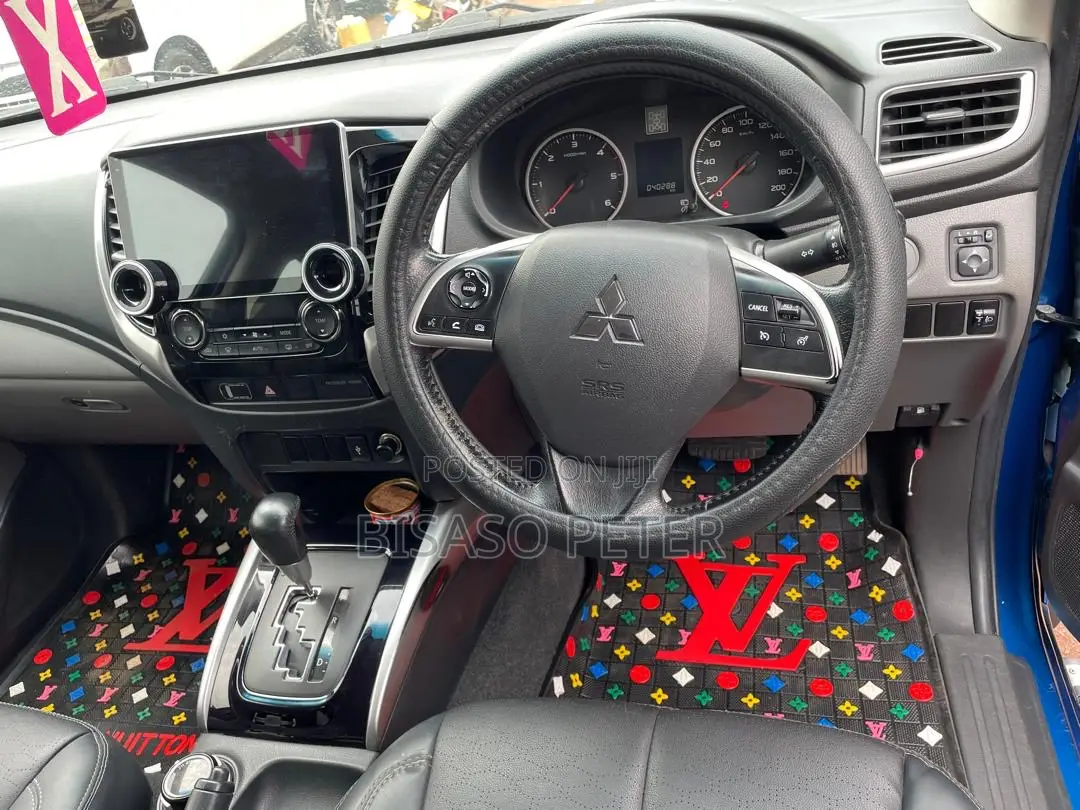 Mitsubishi L200 2016 Blue