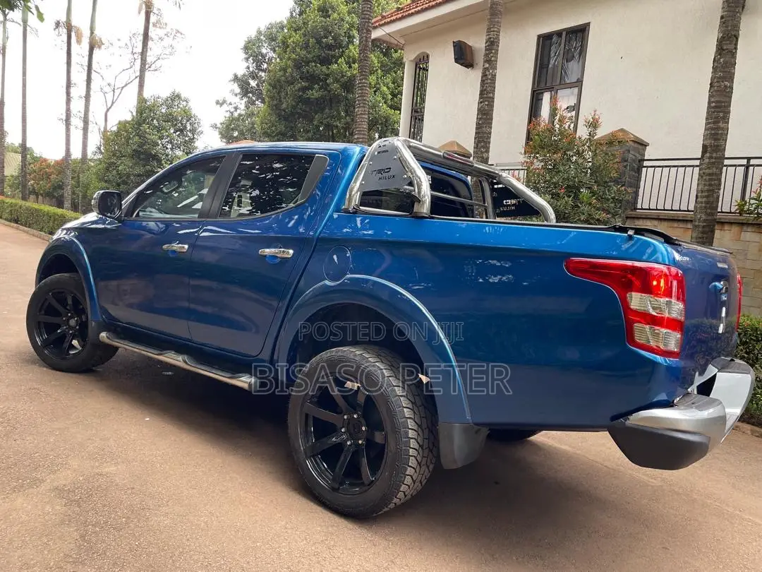 Mitsubishi L200 2016 Blue