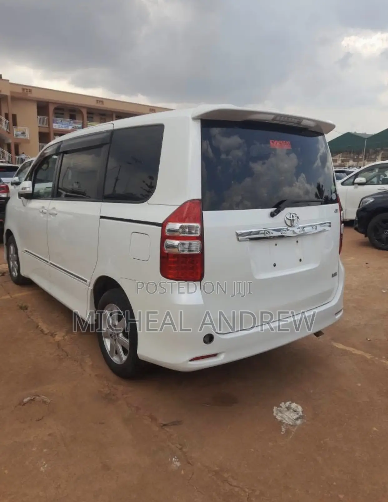 Toyota Noah 2.0 AWD (7 Seater) 2017 White