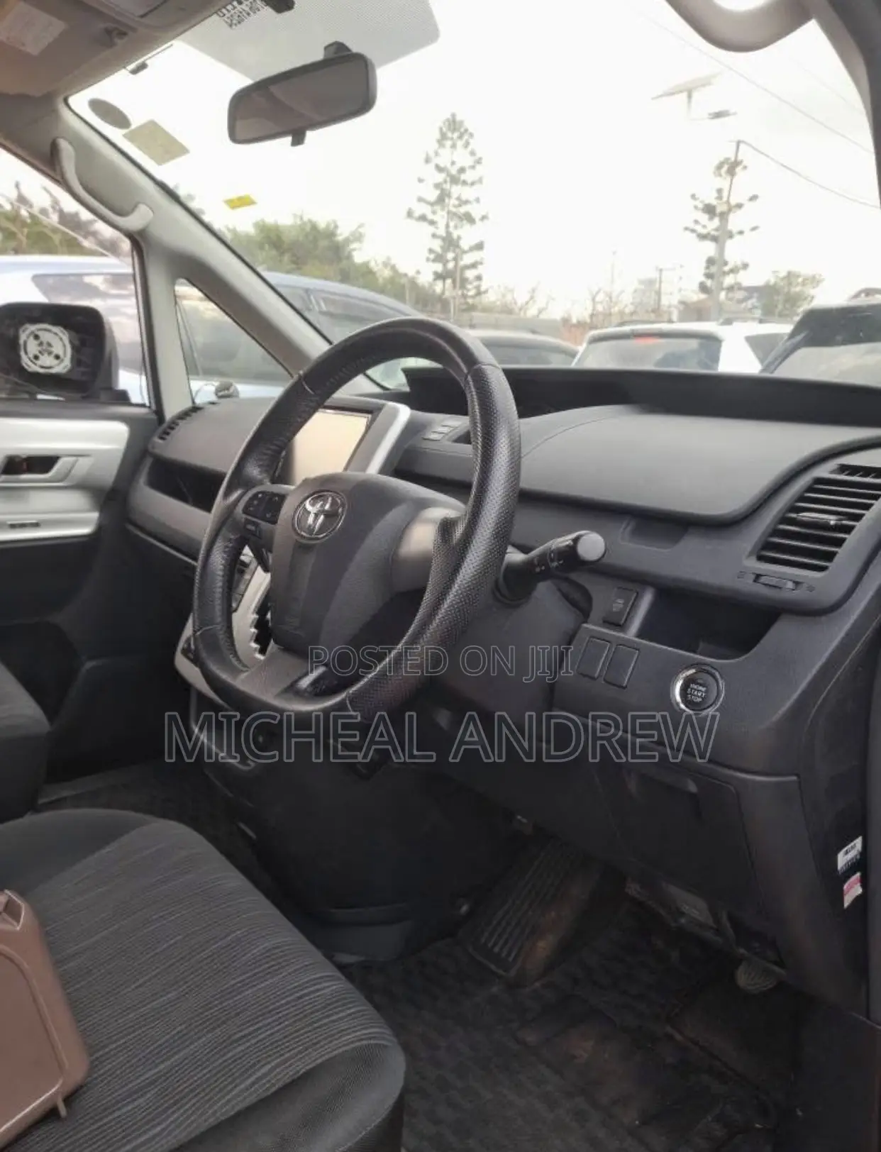 Toyota Noah 2.0 AWD (7 Seater) 2017 White