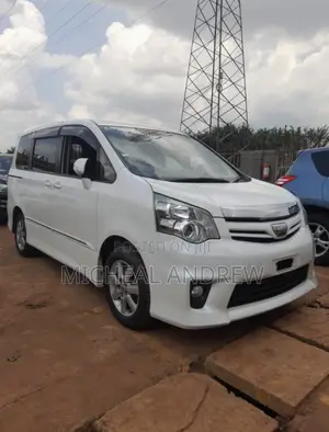 Toyota Noah 2.0 AWD (7 Seater) 2017 White