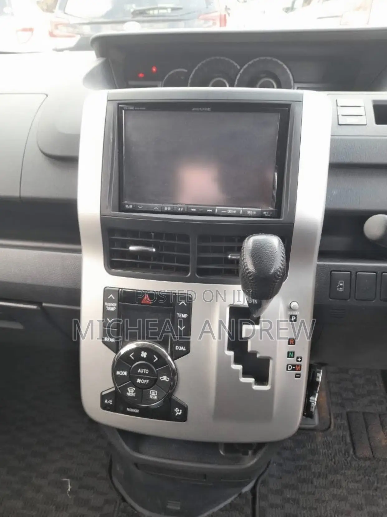Toyota Noah 2.0 AWD (7 Seater) 2017 White