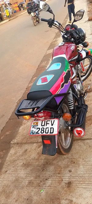 TVS HLX 125 2023 Red