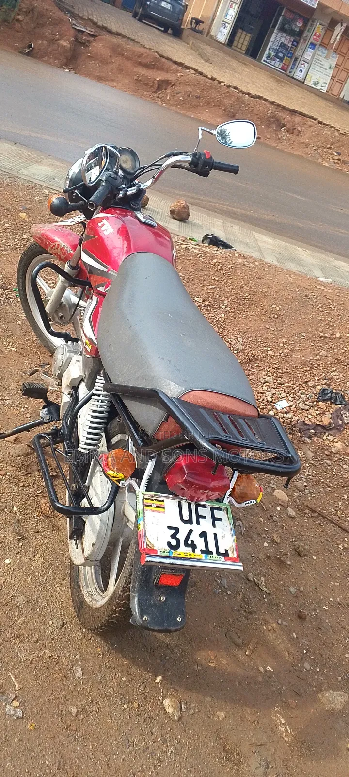 TVS HLX 125 2022 Red