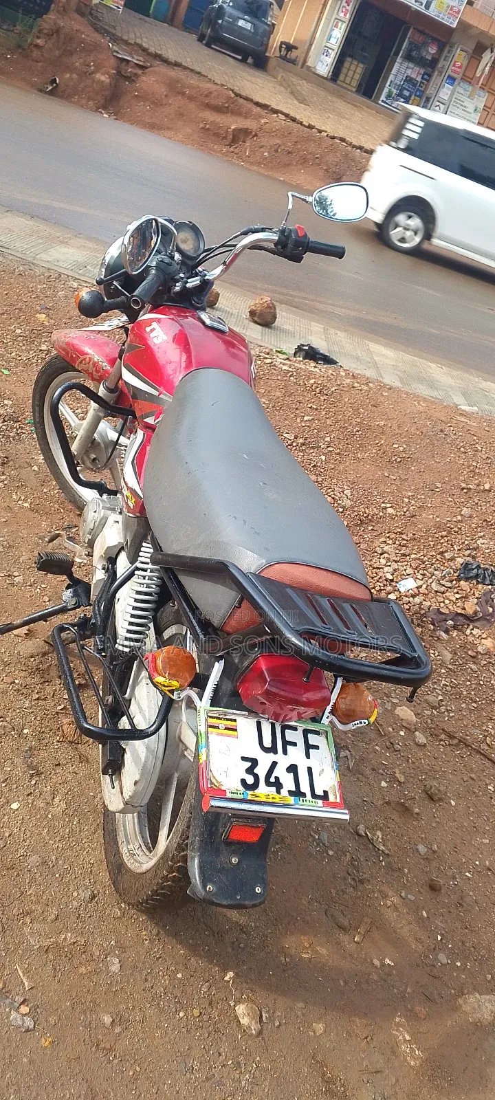 TVS HLX 125 2022 Red