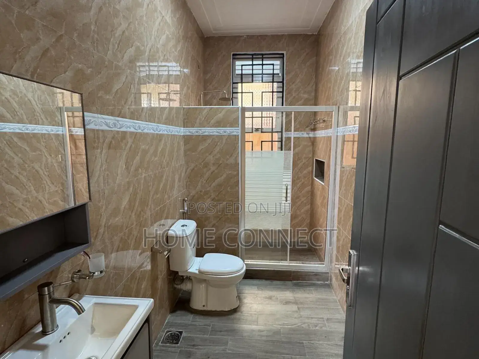 6bdrm Duplex in Muyenga Bukasa Lake, Central Division for sale