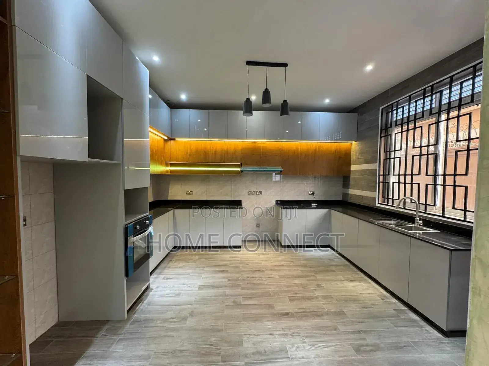 6bdrm Duplex in Muyenga Bukasa Lake, Central Division for sale