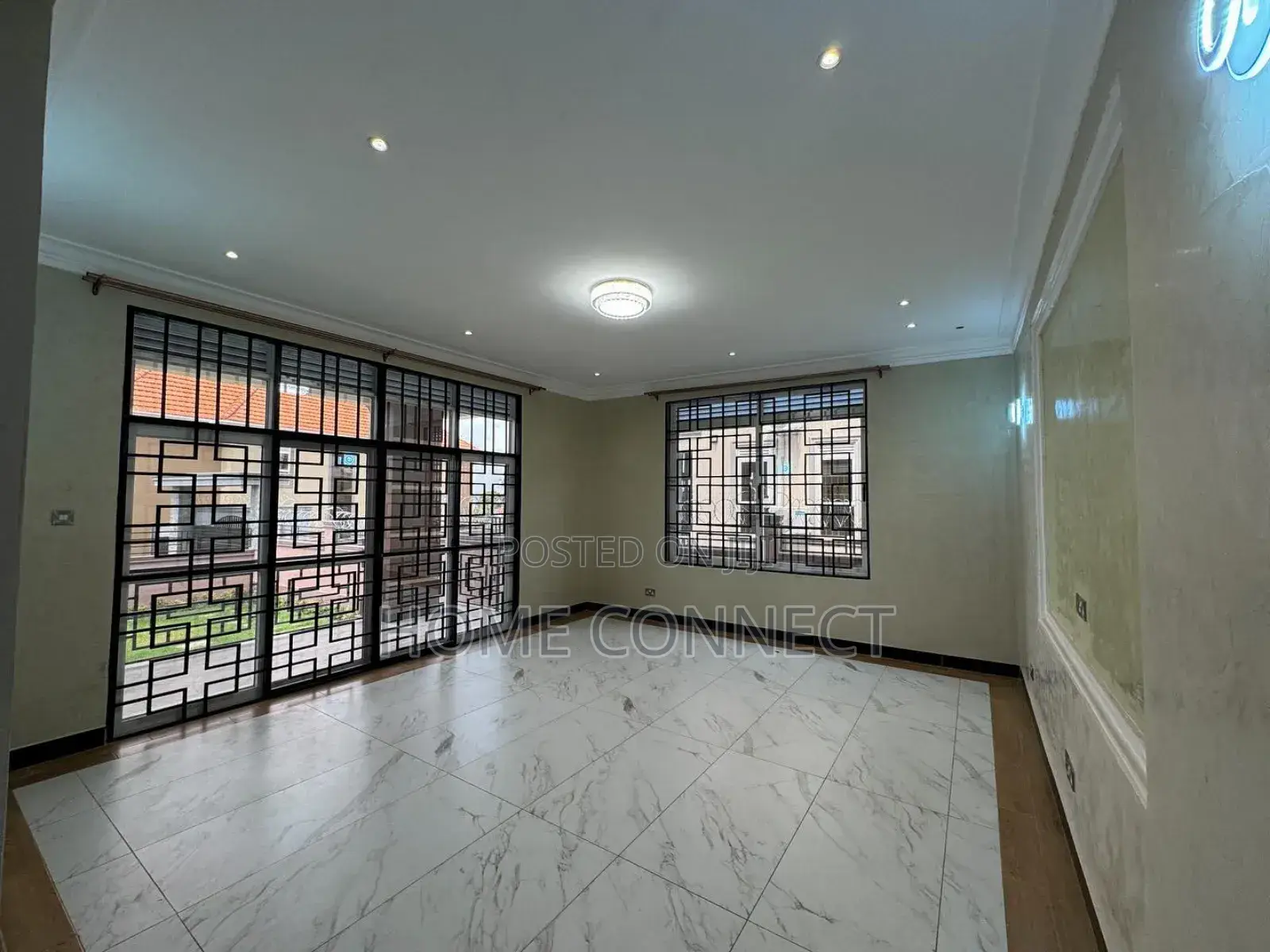 6bdrm Duplex in Muyenga Bukasa Lake, Central Division for sale