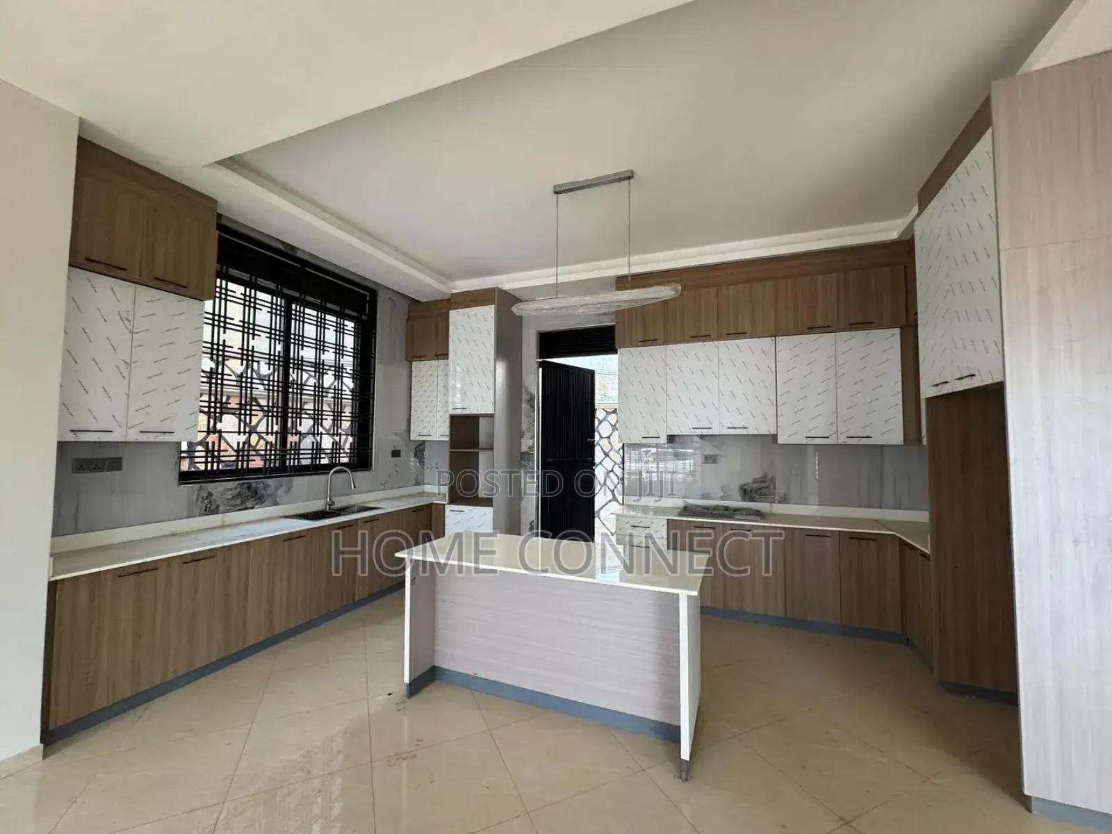5bdrm Duplex in Buwate, Central Division for sale