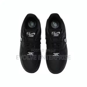 Nike Air Force 1 Wear-Resistant Low-Top Sneakers
