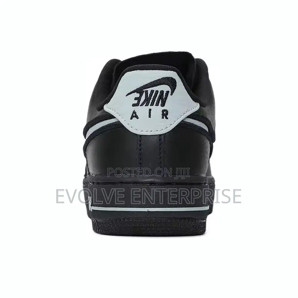 Nike Air Force 1 Wear-Resistant Low-Top Sneakers