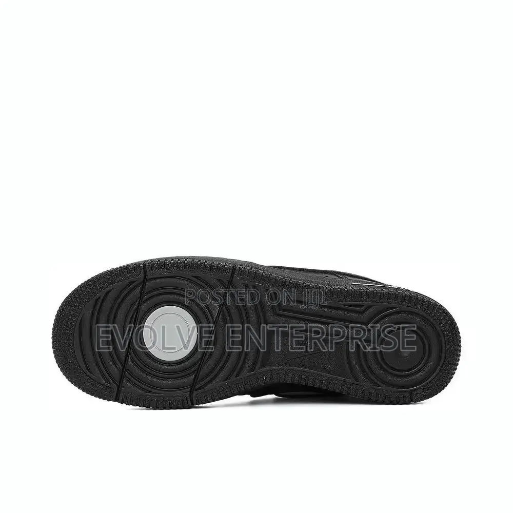 Nike Air Force 1 Wear-Resistant Low-Top Sneakers