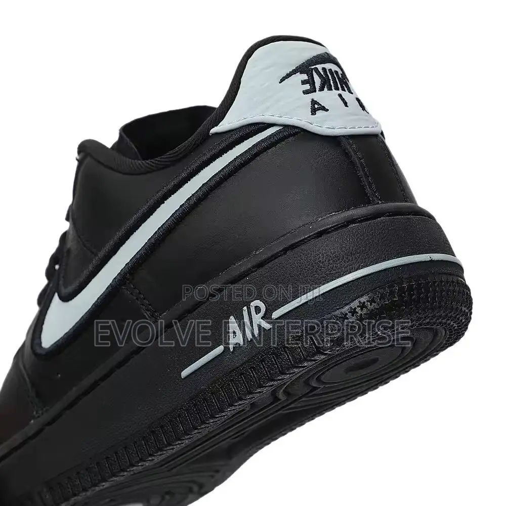 Nike Air Force 1 Wear-Resistant Low-Top Sneakers