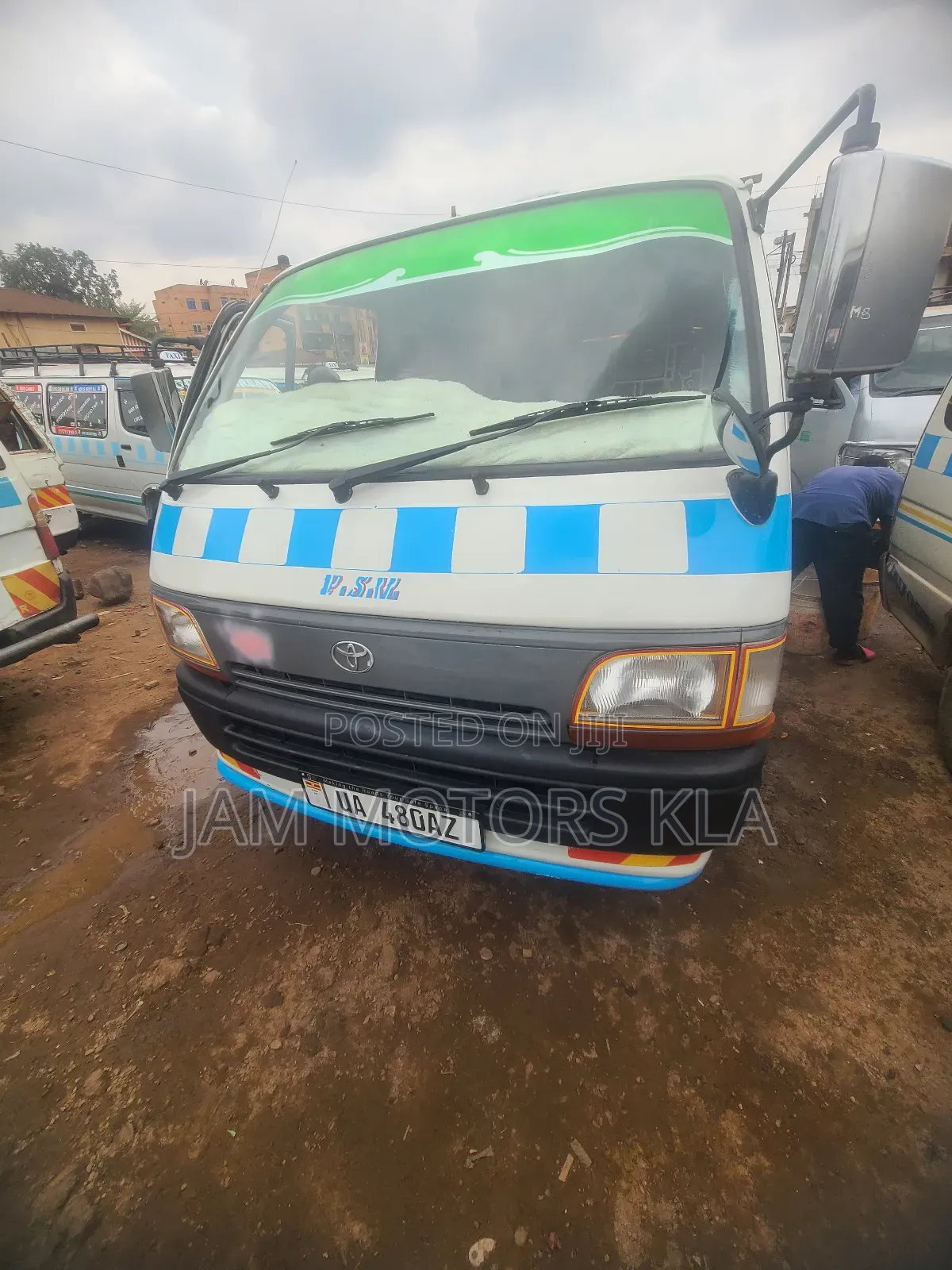 Toyota HiAce 2000 White